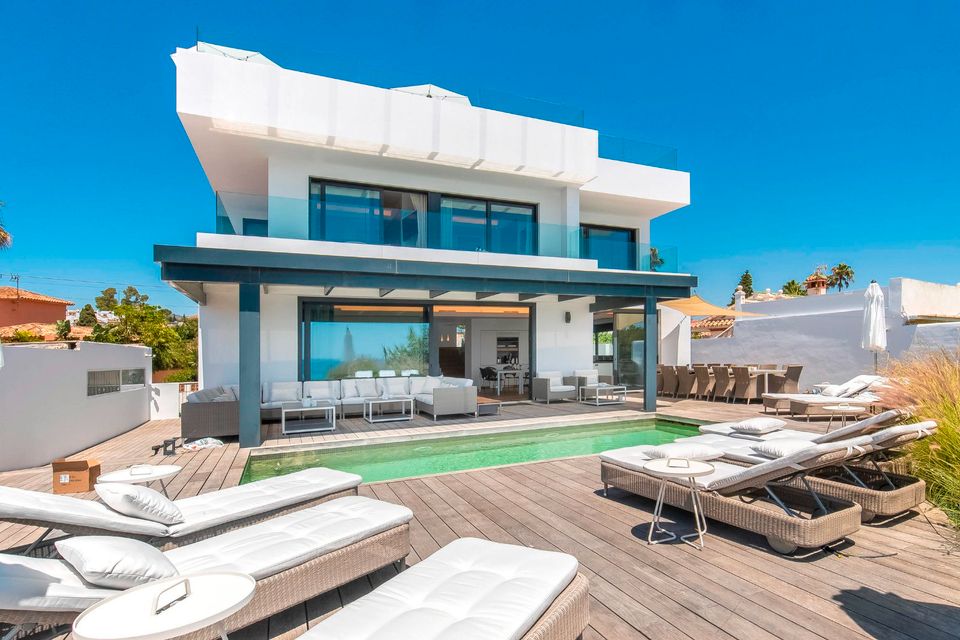 Marbella Ferienvilla direkt Strand 6 Schlafzimmer privater Pool in Rosenkopf