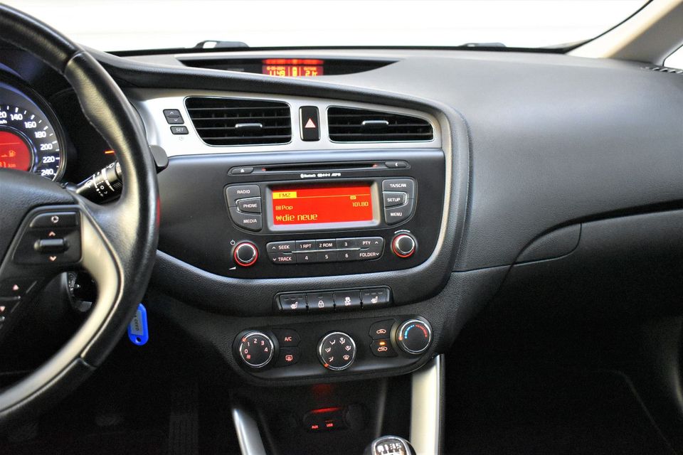 Kia Ceed Edition 7+1.Hand+SHZ+LHZ+Bluetooth+34.800KM in Forst