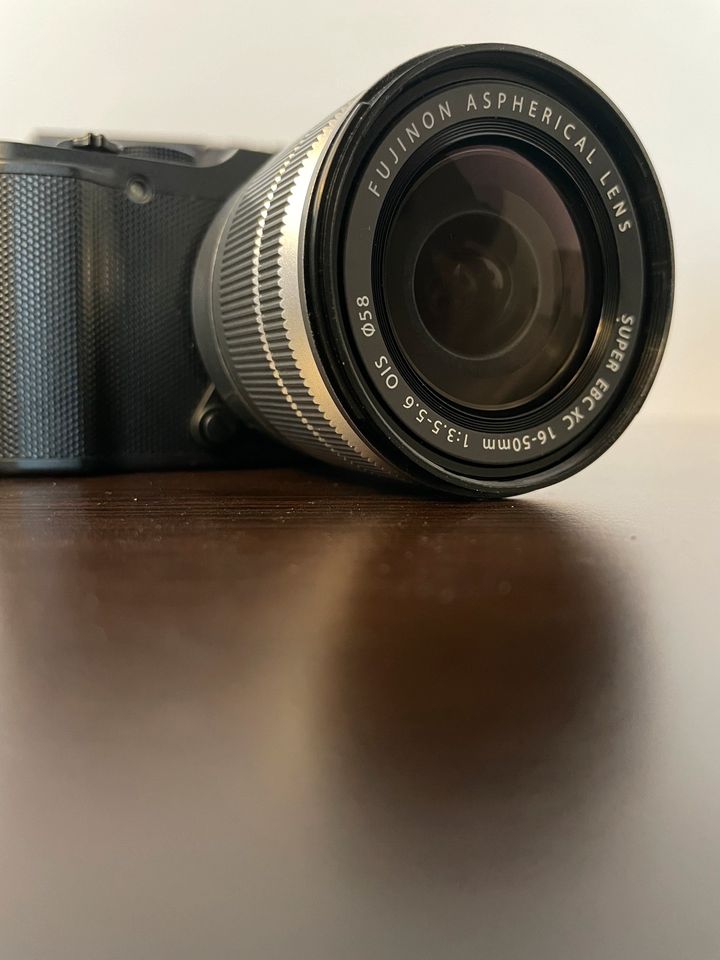 FUJIFILM X-A1 Kamera mit XC 16-50mm F3.5-5.6 OIS in Weiherhammer