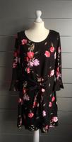 Schwarzes Kleid / Jerseykleid mit Blumenmuster, Gr. 44/46 - NEU Bayern - Schöllkrippen Vorschau