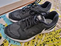 Nike schuhe 37,5 schwarz Bayern - Taufkirchen München Vorschau