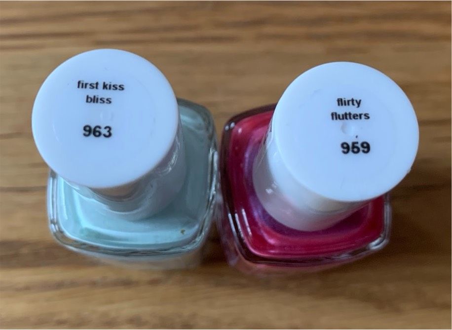 Essie Spring Collection 959 flirty flutters +963 First Kiss bliss in Hamburg