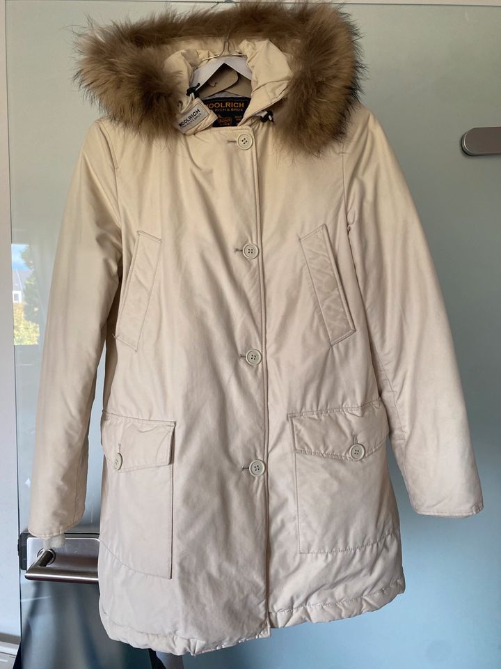 Woolrich Jacke beige mit Echtfell in Düsseldorf