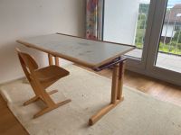 Alter Schultisch mit einem Holzstuhl Baden-Württemberg - Herrenberg Vorschau