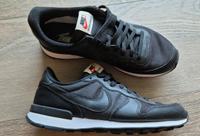 Nike Sneaker schwarz weiß Größe 41 Hessen - Frielendorf Vorschau