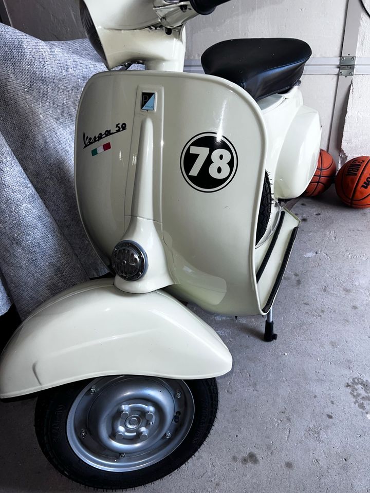 Vespa V50 Bj.1964 kleine Seitendeckel 75ccm in Ober-Ramstadt