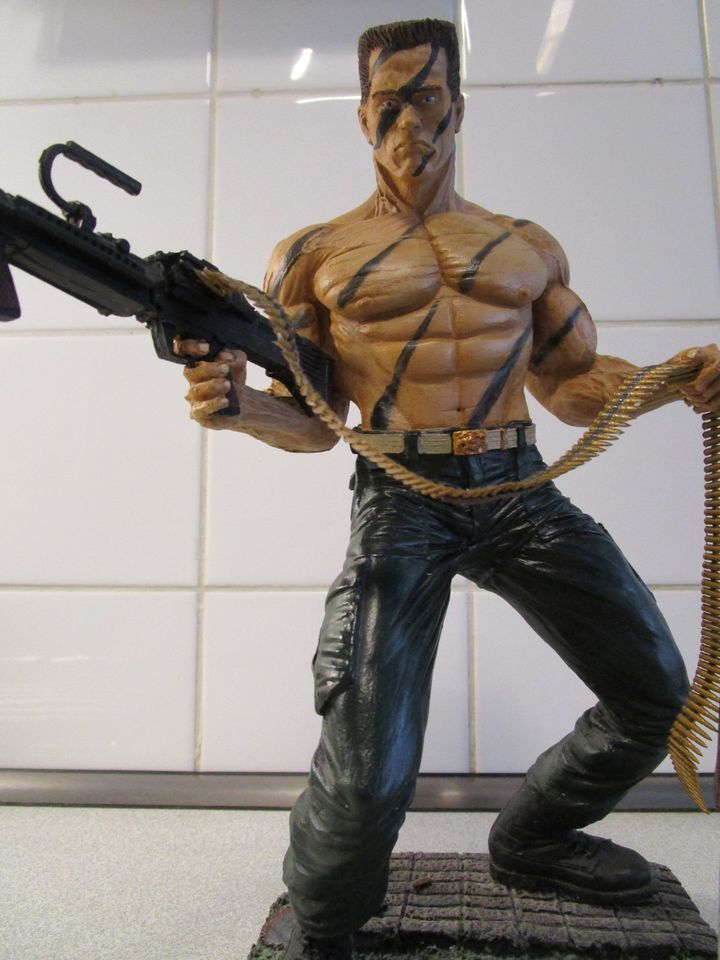 Statue Schwarzenegger - Phantom Kommando - Model Resin Kit - 1/6 in Berlin