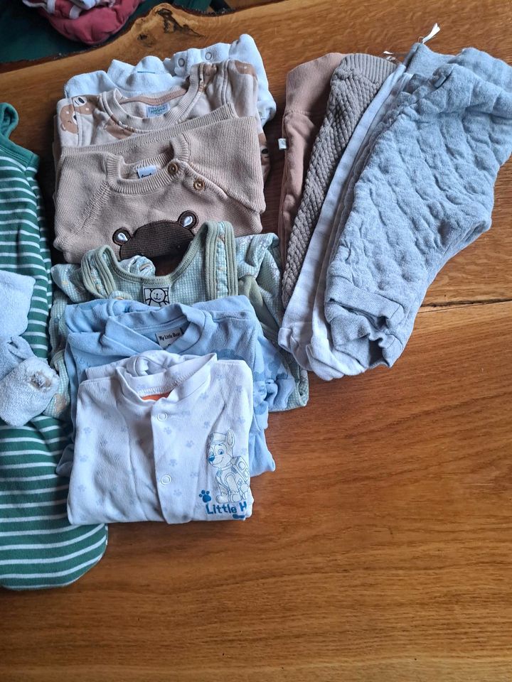 Jungen Babykleidung 62/68 in Mendig