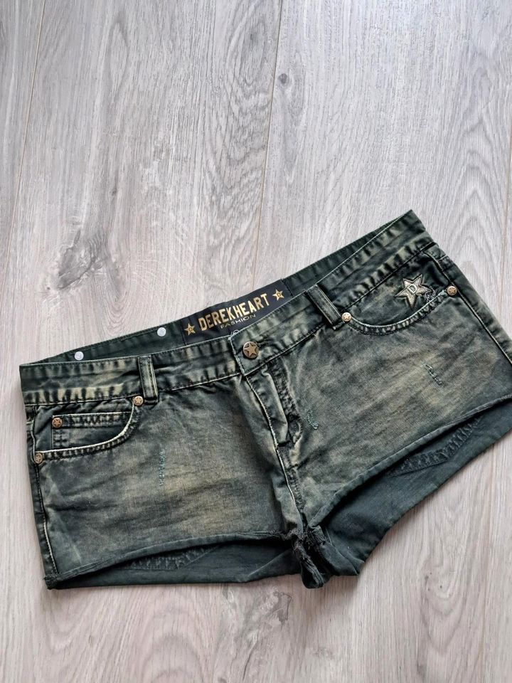 Derek Heart coole Hotpants Shorts destroyed 40 hübsche Details in Weidenbach