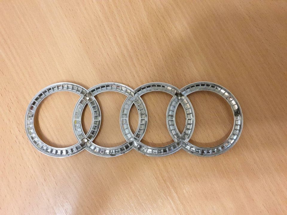 Original Audi Q7 Q5 A8 R8 hinten Heckklappe Ring Emblem Zeichen 4 in Frankfurt am Main