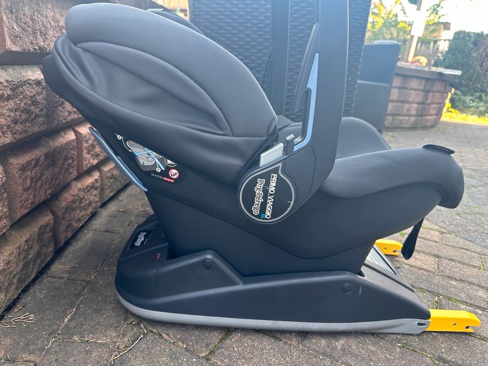 Maxi Cosi mit Isofix Halterung in Suhl