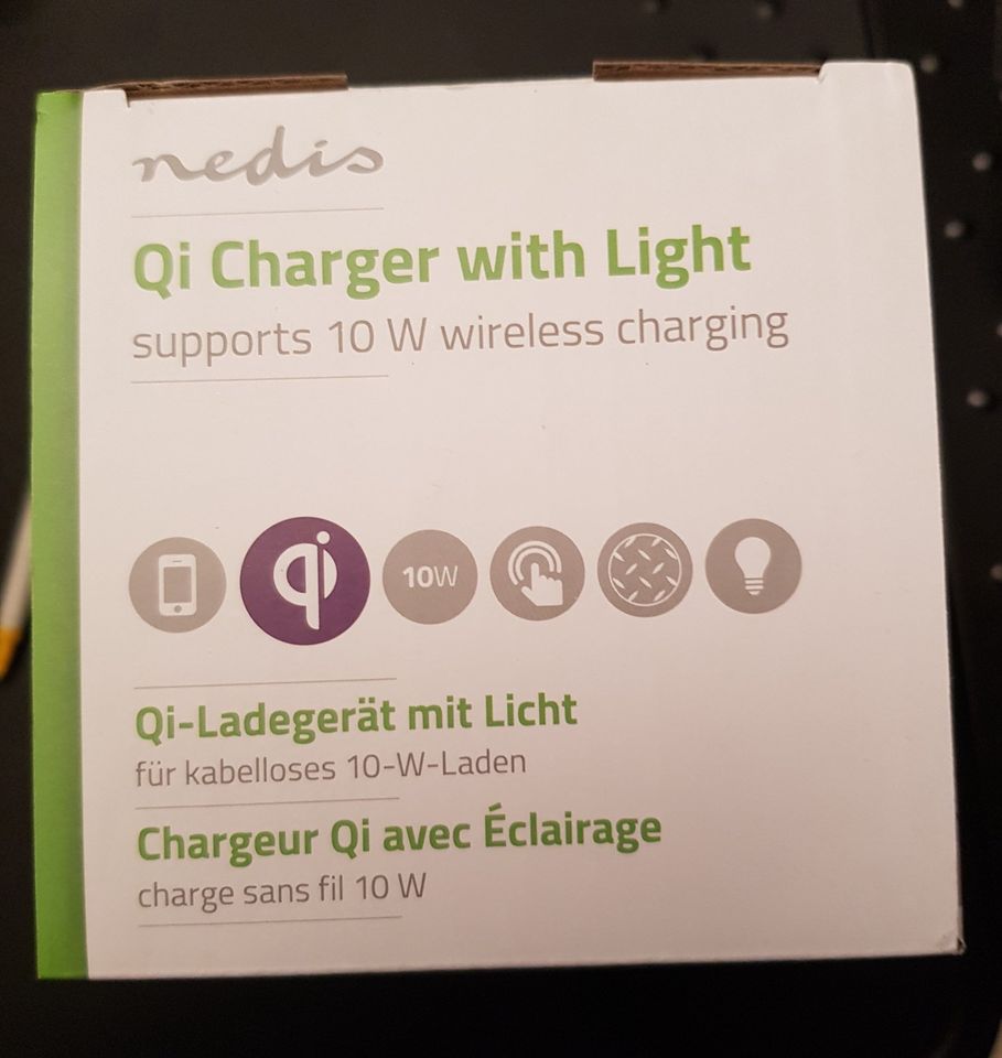 neues Qi-Ladegerät mit Licht für kabelloses 10-W-Laden in Bremen