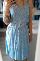 H&M Damen Kleid Blumen blau weiß Sommerkleid Midi Gürtel M 38 Nordrhein-Westfalen - Wipperfürth Vorschau