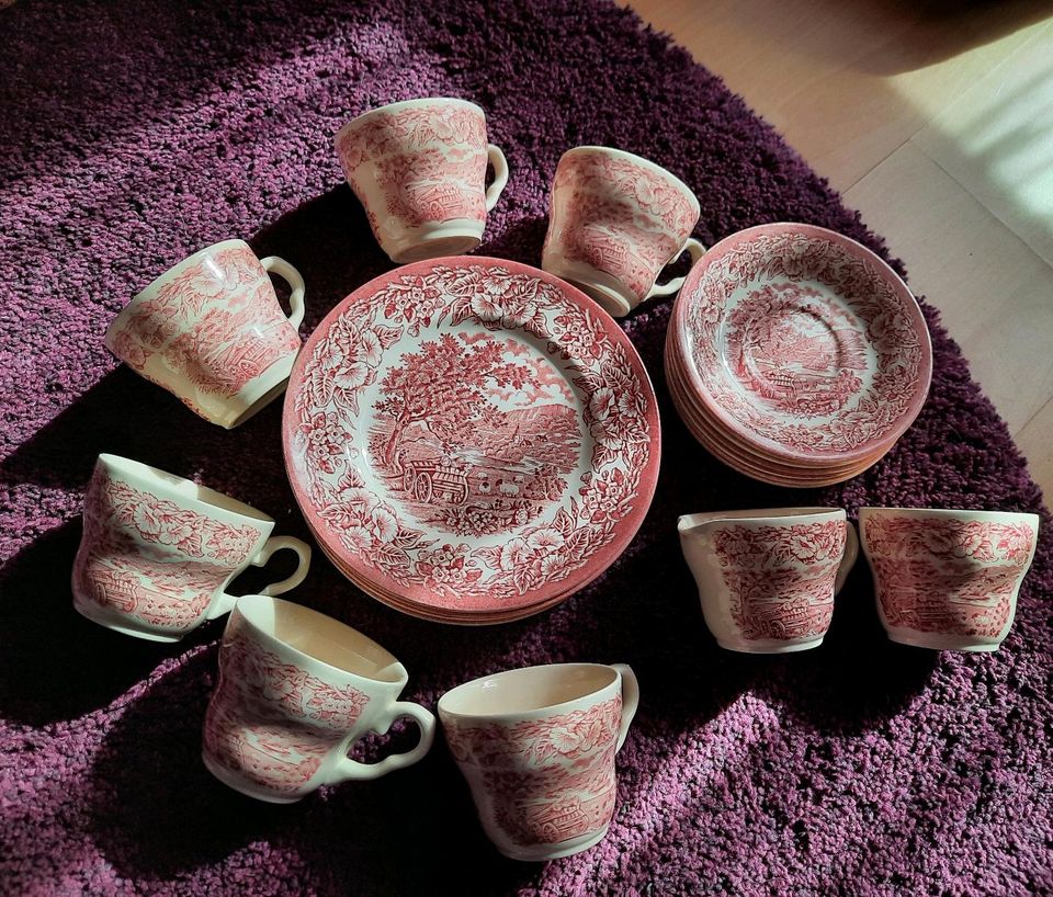 Kaffeeservice aus England in rosa 20 teilig in Langgöns