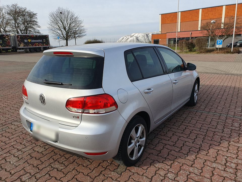 Gut gepflegter Golf 6 Tsi 122 PS Silber Metallic in Giesen