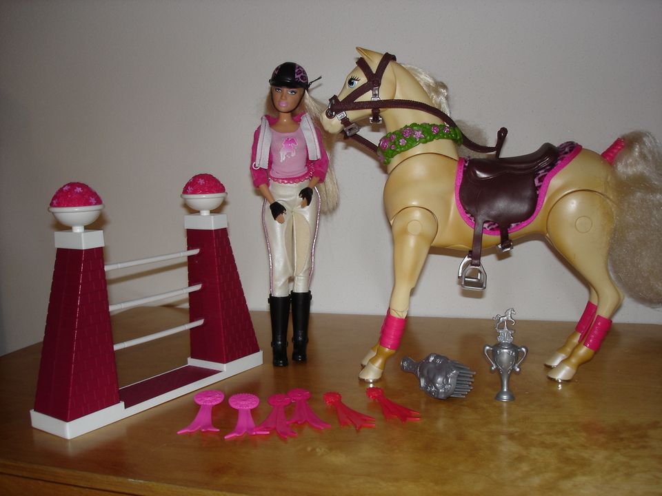 Barbie mit Springpferd in Steinhöring