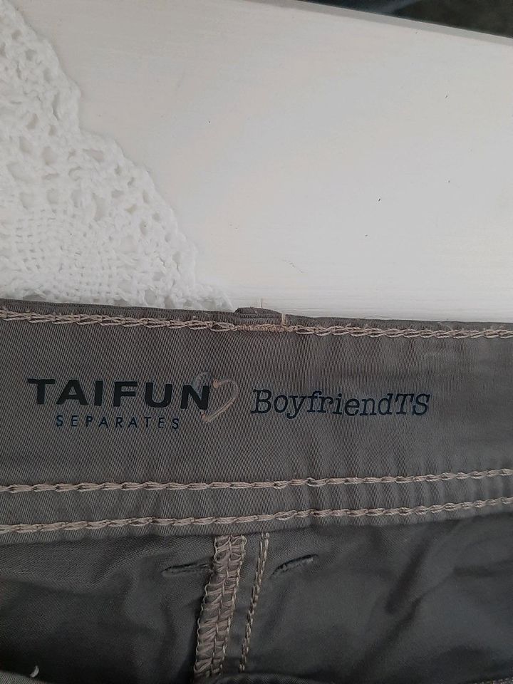 ESPRIT und TAIFUN 2 Hosen zusammen für 10 Euro in Karstädt Prignitz