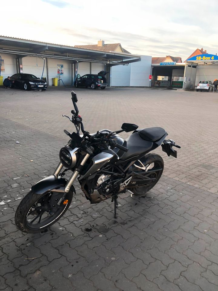 Honda CB 125 R schwarz/grau/silber in Heidgraben