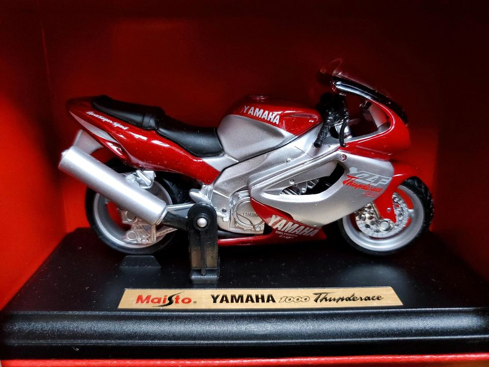 Maisto 1:18 Modell Motorrad Yamaha Kawasaki in Leipzig