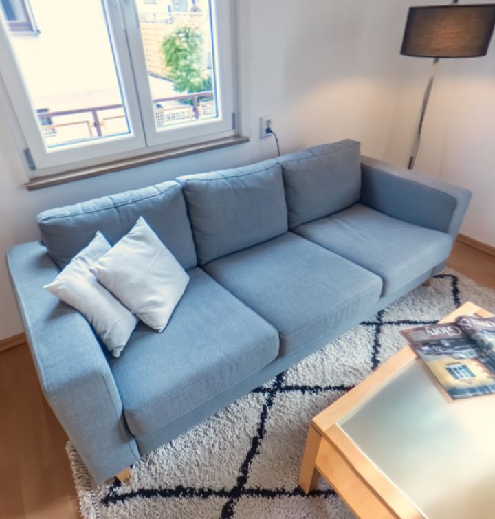 Sofa / Couch 3-Sitzer - Stoff hellgrau - neuwertig - 215 cm in Leonberg