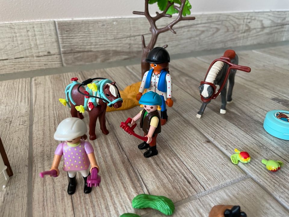 PLAYMOBIL  Pferdeset mit Koppel, Baum und viel Zubehör in Geestland