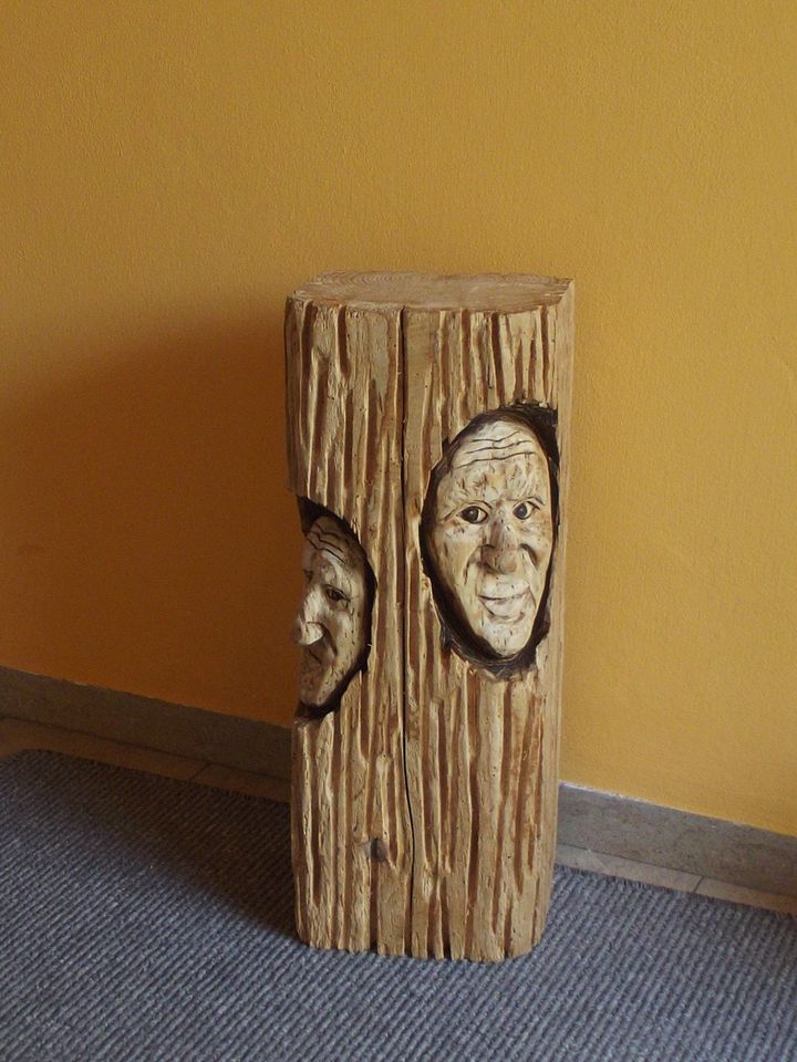 Stele aus Holz Unikat / Kettensägen Schnitzen Holzkunst Danner in Walpertskirchen