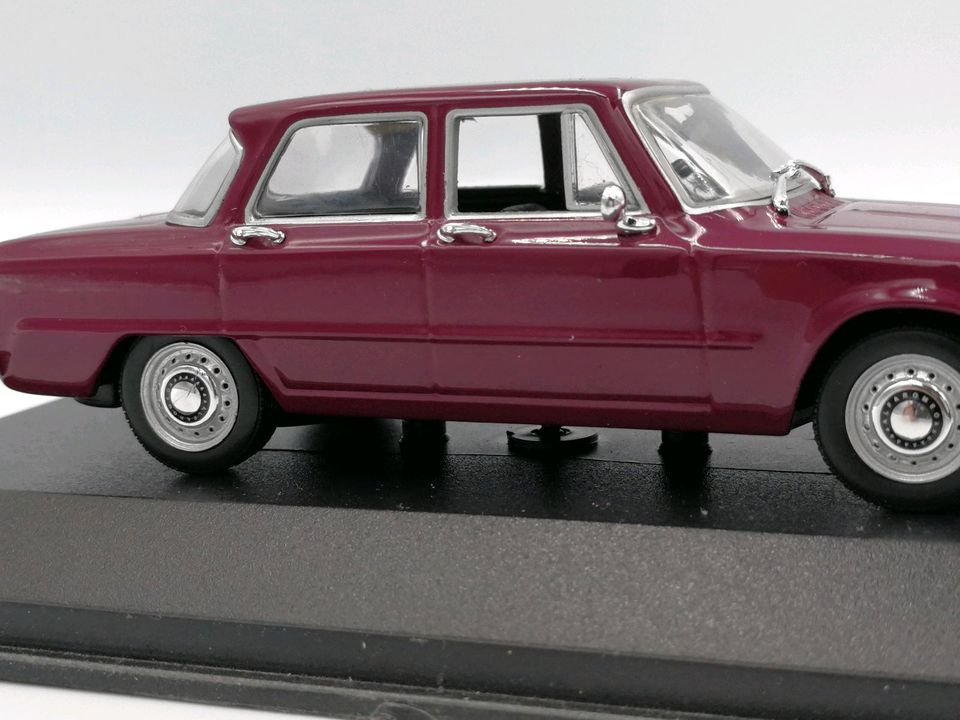 Alfa Romeo Model in Vitrine, 1/43, Minichamps in Gera