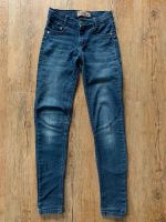 Dunkelblaue Slim Jeans von Blue Effect Größe 146 Niedersachsen - Uetze Vorschau