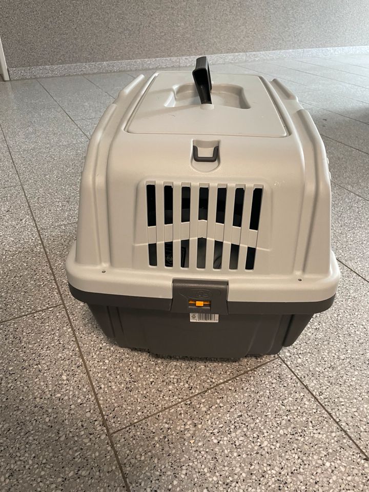 Flugbox Hund Größe S-M Nagelneu in Steinhöfel