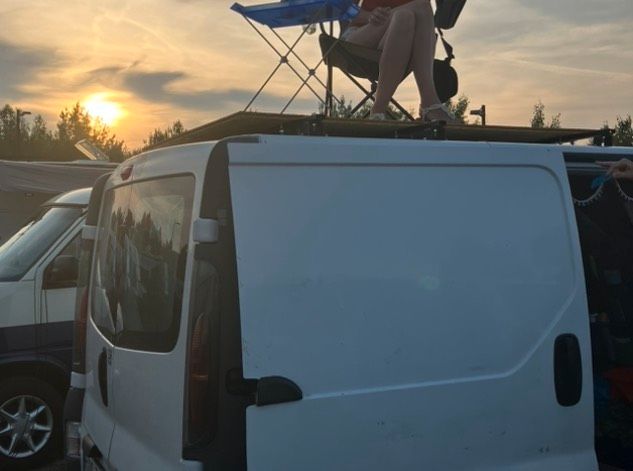 Dachterasse Vivaro Gepäckträger Reling Halterung Festival Trafic in Hannover