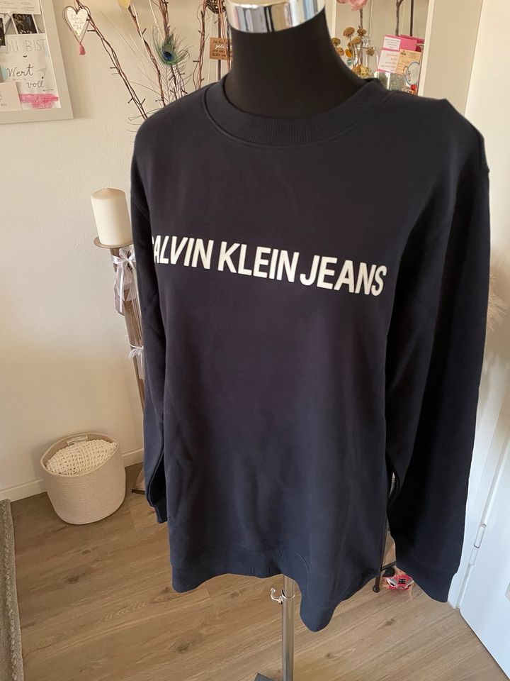 Calvin Klein Sweater in dunkelblau - Größe M - Neu in München