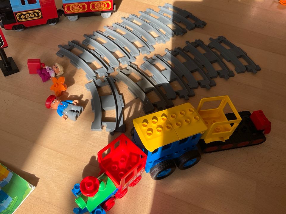 Lego Duplo Eisenbahn 10507 und kleine Eisenbahn+ Anhänger in Bamberg
