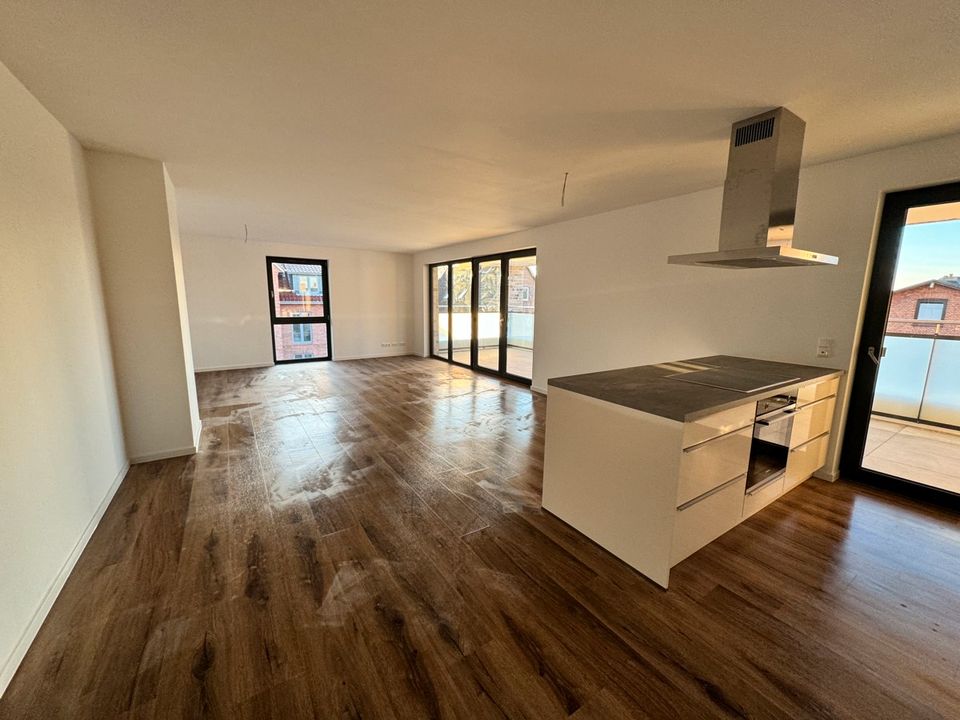 Neubau, Erstbezug 4 Zimmer Penthouse mit 22 qm Dachterrrasse in Bargteheide