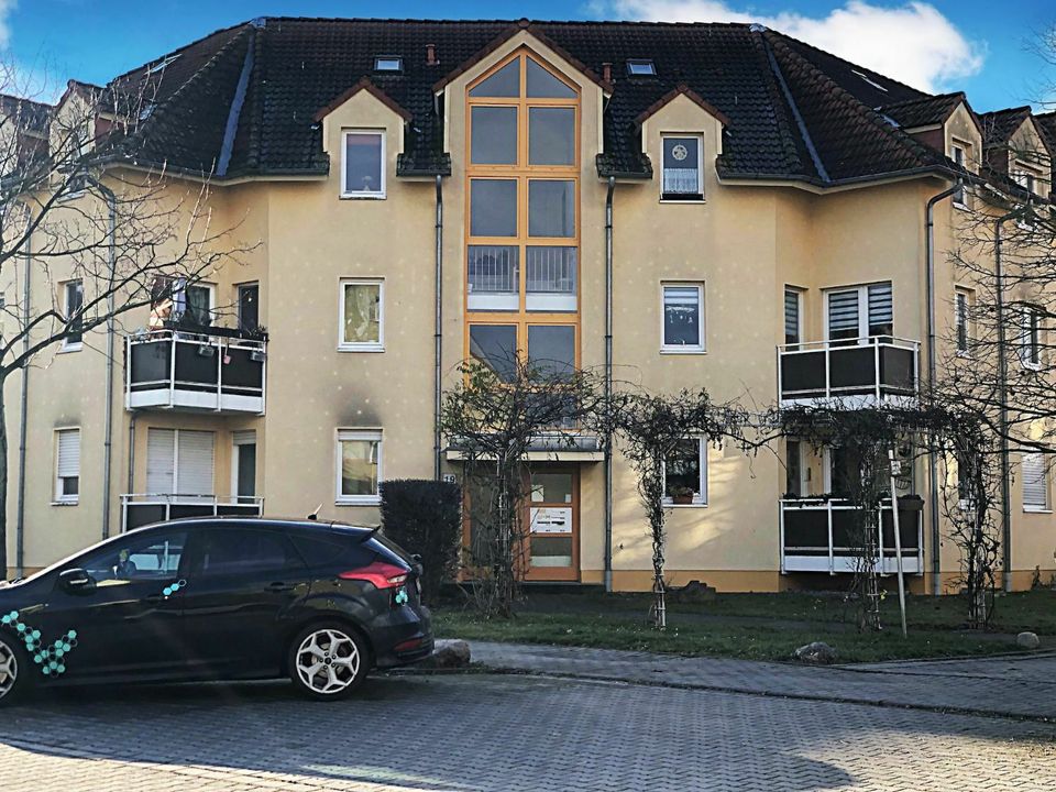 FÜR ANLEGER - vermietete Wohnung mit Balkon und Stellplatz in ruhiger Lage in Leipzig