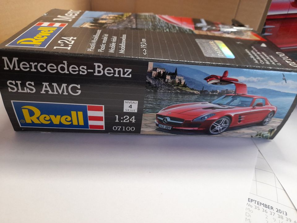 Mercedes Benz SLS AMG - Auto - Revell - Rot in Bad Segeberg
