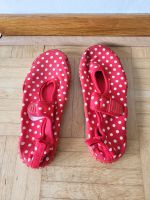 Wasserschuhe rot mit Punkten 30 31 play shoes Nordrhein-Westfalen - Siegburg Vorschau