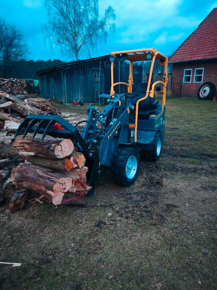 ► NEU - Jetzt kaufen & finanzieren! ◄ W10 Eurotrac Hoflader - Sofort verfügbar! - Vielseitig einsetzbar für Hof, Garten, Tierhaltung, Stall & Baustelle - Kleiner Radlader für Privat & Gewerbe in Heemsen