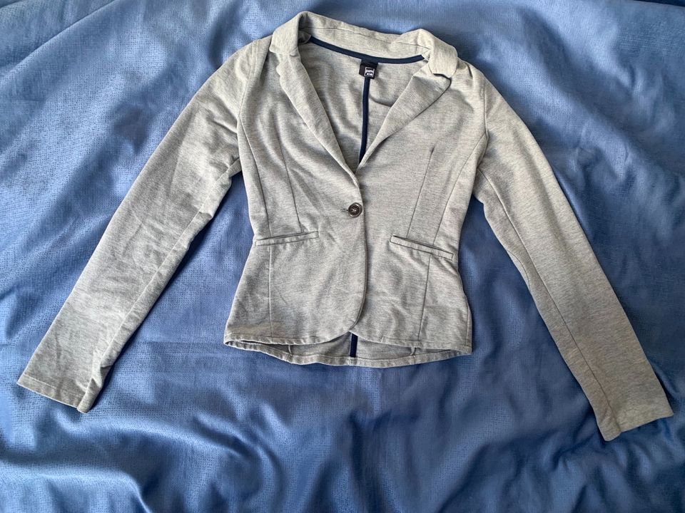 Pimkie Bluse Blazer Cardigan Strickjacke Jacke Damenjacke grau 34 in Frankfurt am Main