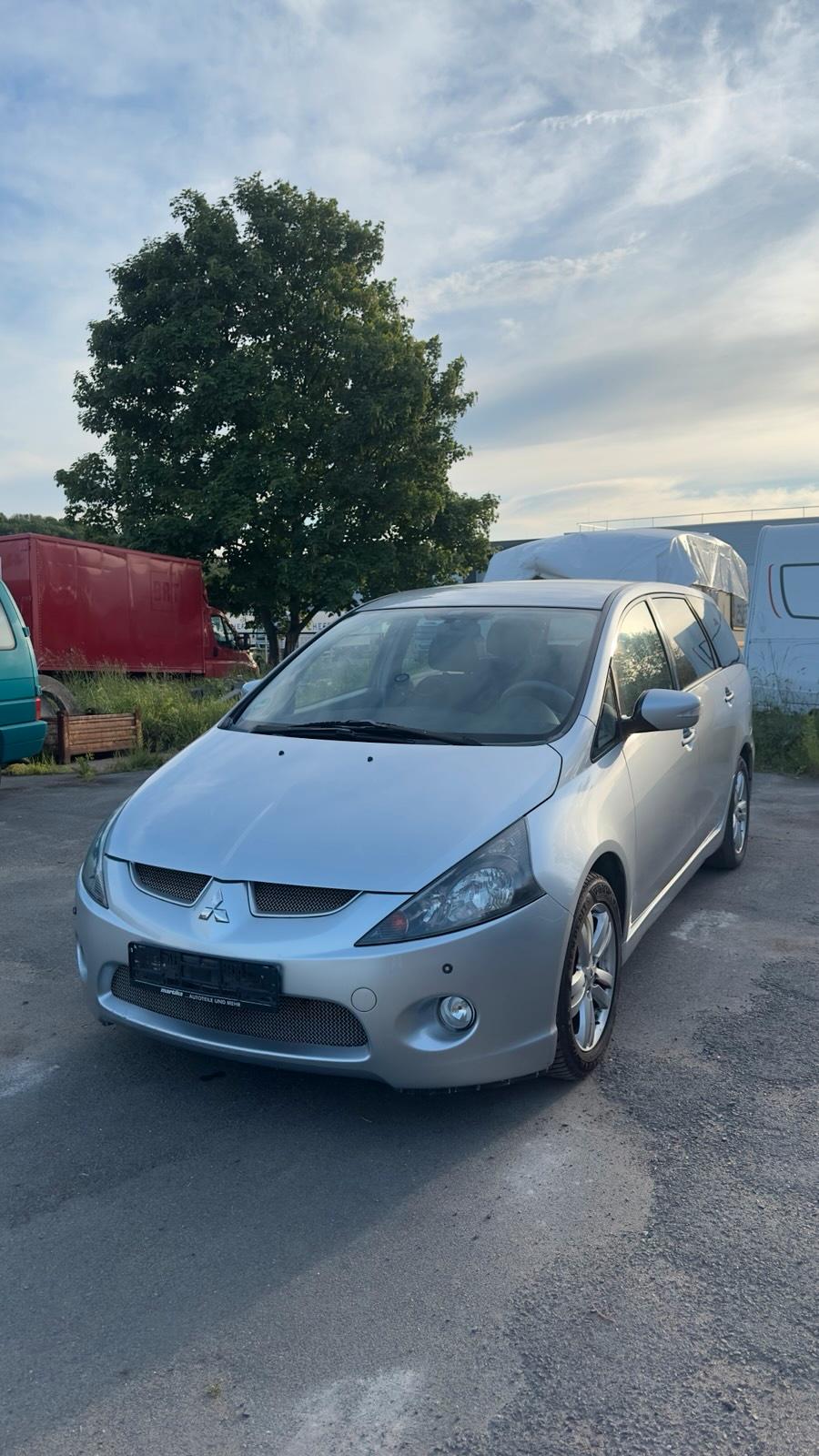 Abbildung des Autos Mitsubishi-grandis-7-sit…