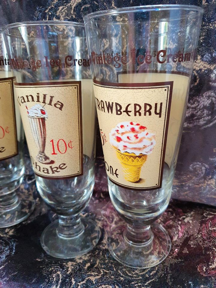 3 tolle Gläser Eis Eisbecher Milchshake Eiskaffee- Vintage - NEU in Itzehoe