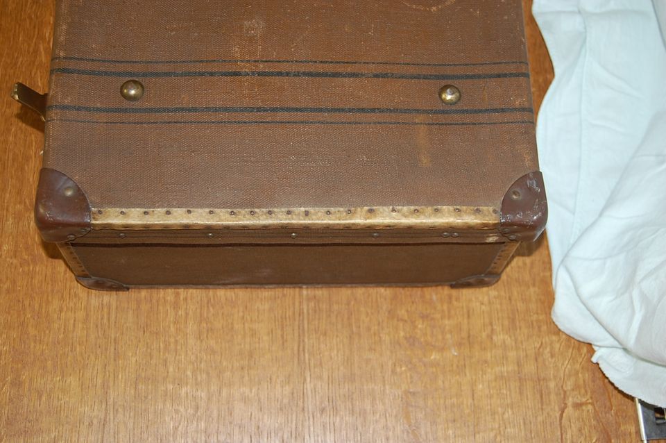 antiker alter Koffer Leder Metall Holz Messingbeschläge 66 40 20 in Wiesbaden