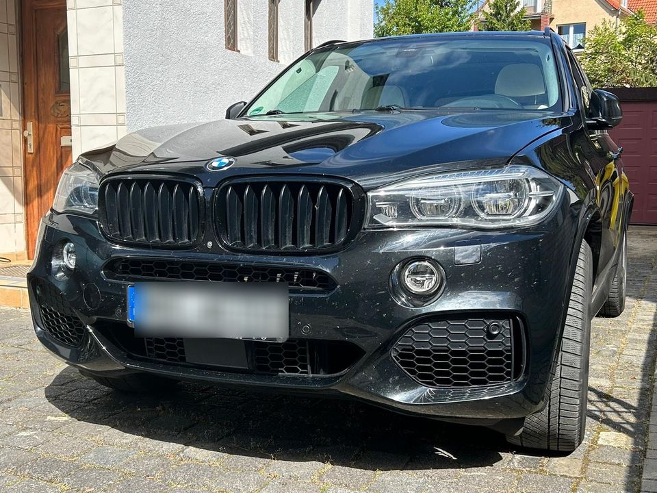 BMW X5 xDrive50i Individual Adap.LED DA+ NavProf AHK in Halberstadt