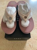 NEU DKNY Flipflops Zehenteiler Jones - Wedge thong Gr 41 Brandenburg - Oranienburg Vorschau