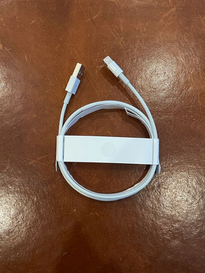 Original Apple USB Lightning Ladekabel Kabel 1M iPhone/iPad NEU in Hiddenhausen