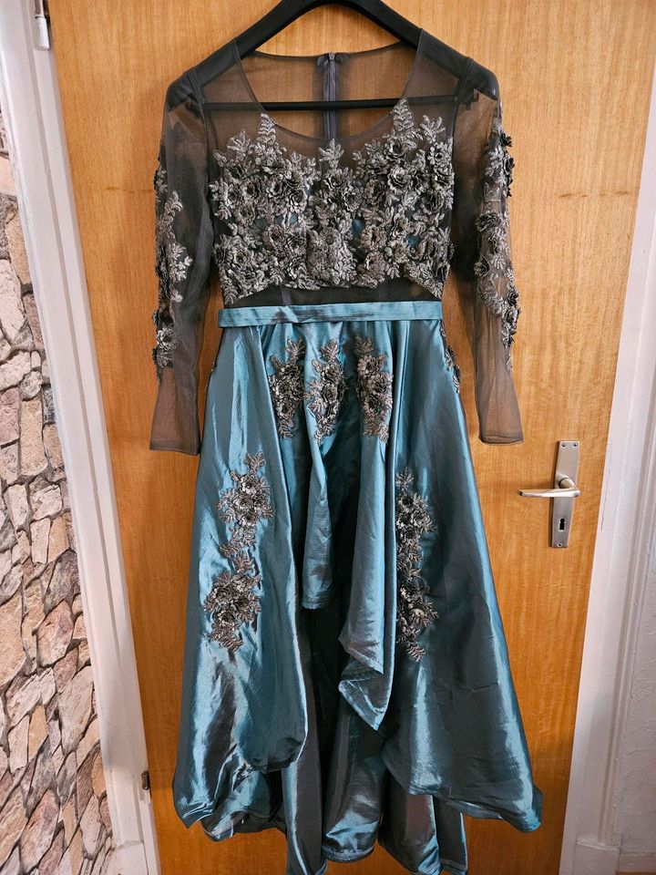 Fotoshooting Kleid Vokuhila 3D Spitze Abendkleid extravagant in Groß-Umstadt