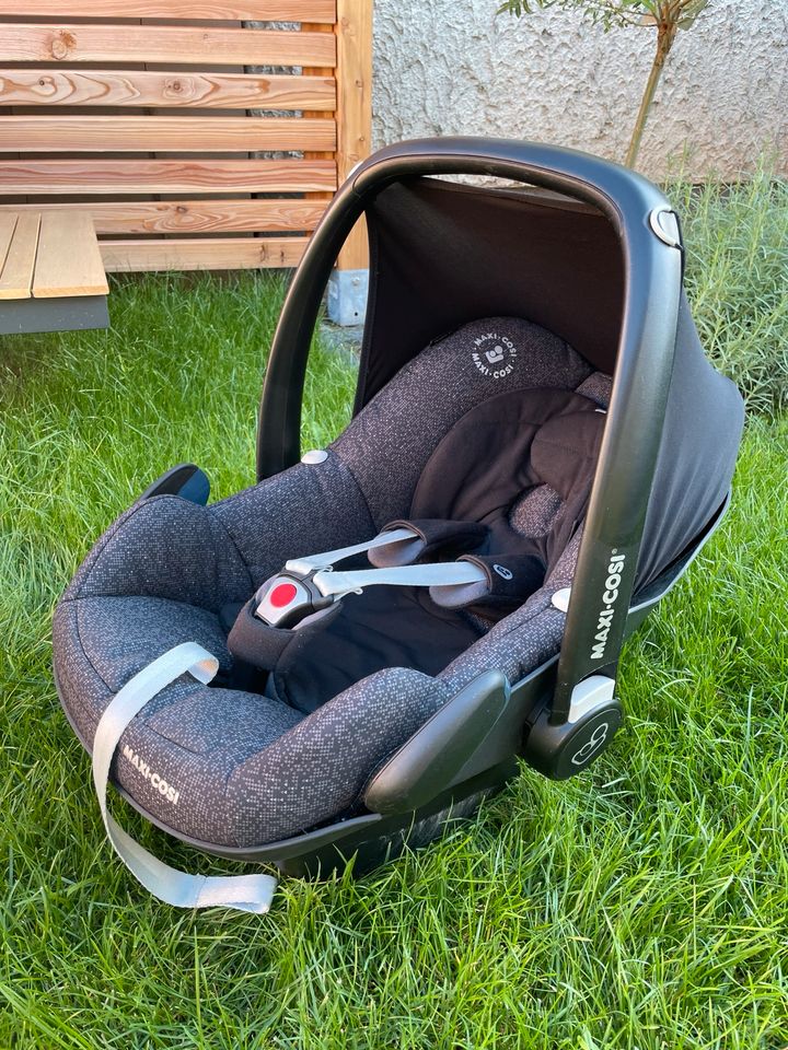 Maxi Cosi Pebble Plus Babyschale in Großwallstadt