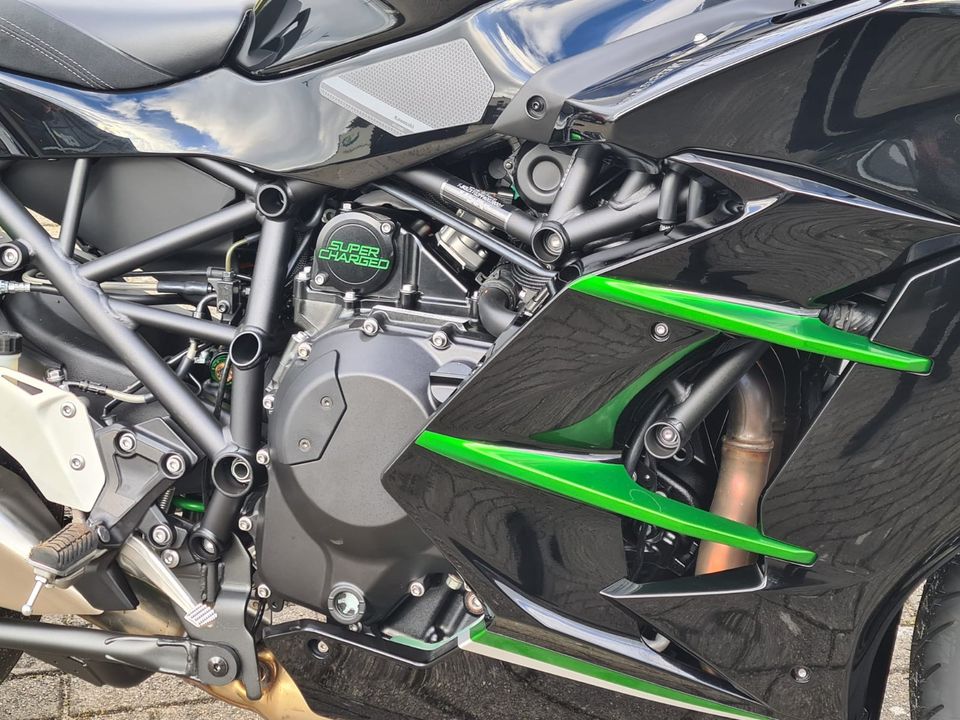 Kawasaki Ninja H2 SX Tourer,Vorführer,Cruise Control, Koffer uvm. in Bad Liebenwerda