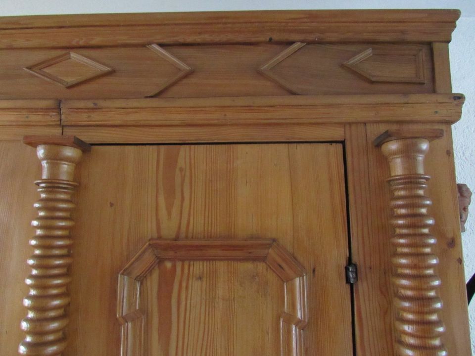 Basler Barockschrank Wäscheschrank, 17./18. Jh., Weichholz in Neustadt an der Weinstraße