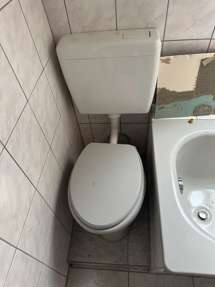 Waschbecken Badewanne Toilette grau in Berlin