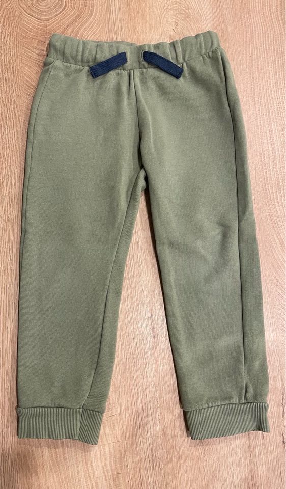 Benetton Jogginghose Sweathose Größe 98 / 104 in Damme